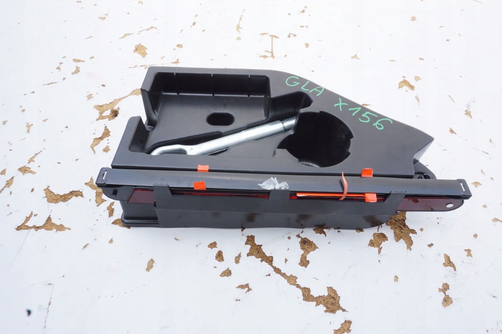 фото №1, Вкладыш багажника болт mercedes gla x156