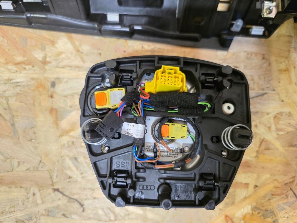 фото №12, Audi e tron gt консоль приборная панель подушка безопасности ремни подушка подушки безопасности подушки безопасности приборная панель