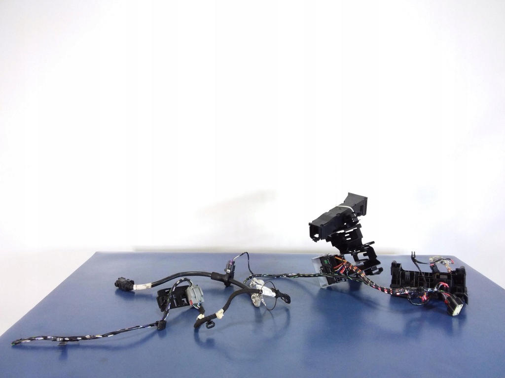 фото №4, Opel astra k коробка розподільник струму клеми