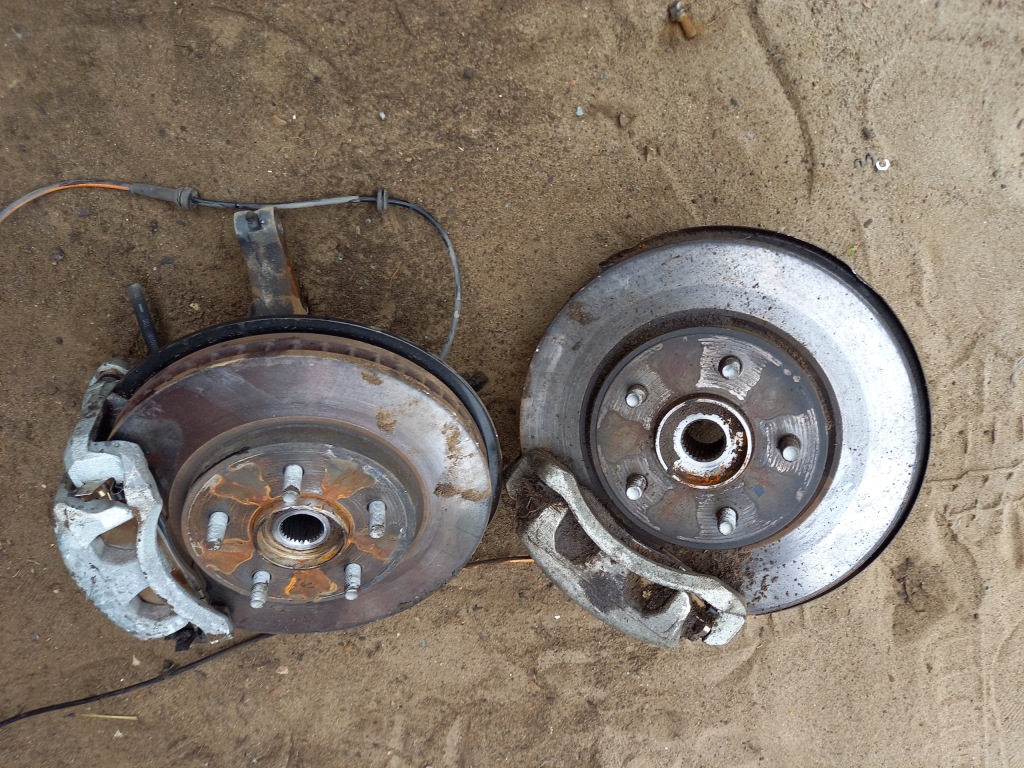 фото №1, Nissan leaf поворотный кулак правая перед 2017