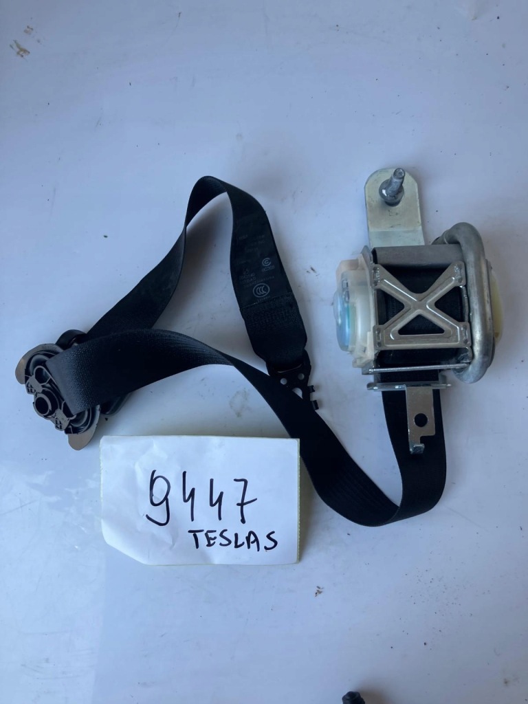Купить Ремень безопасности правая  перед tesla model s 1079282-03