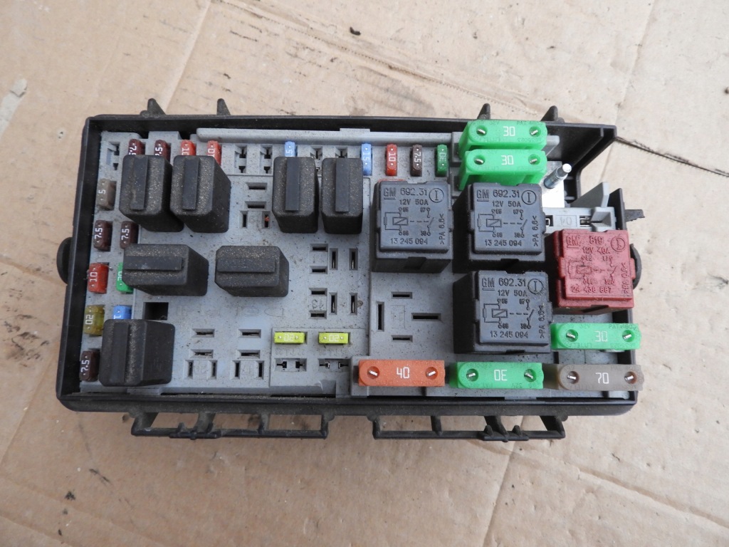 фото №1, Коробка предохранителей 13217392ef opel corsa d 06-