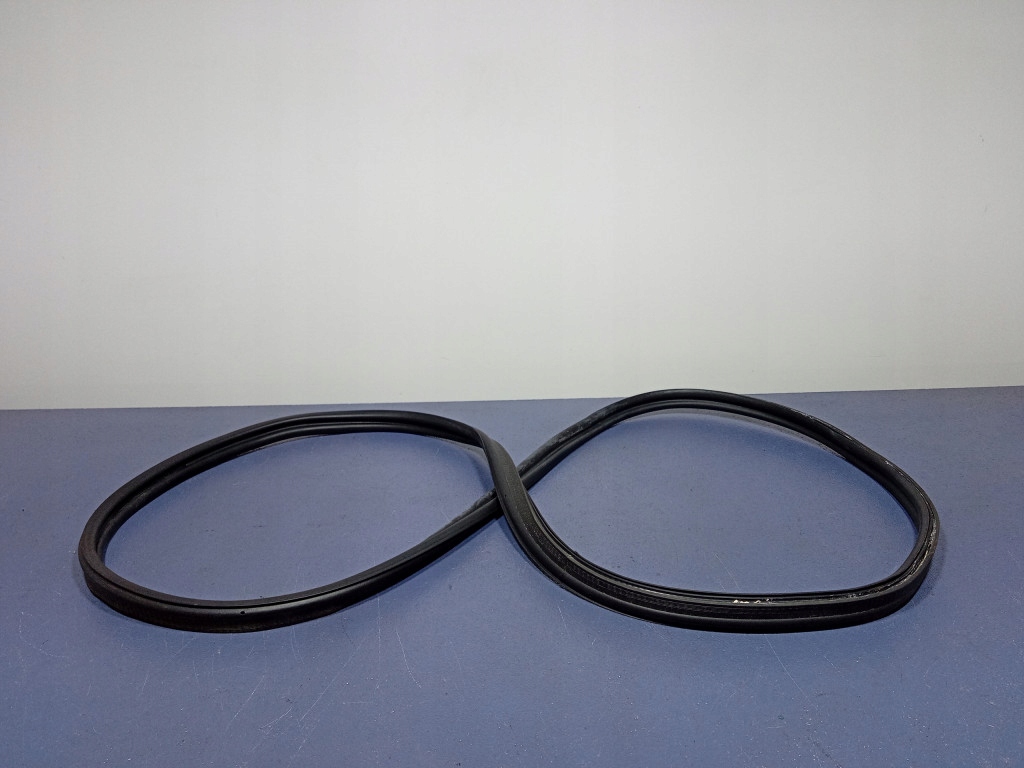 фото №1, Ford fiesta mk 7 3d прокладка крышки багажника