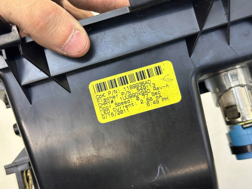 фото №9, Попільничка бардачок перед chrysler 300c ii lancia thema