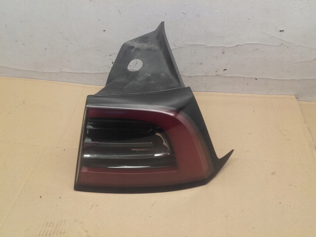 Купить Tesla 3 y фара правый задний  led 1502087-00-d