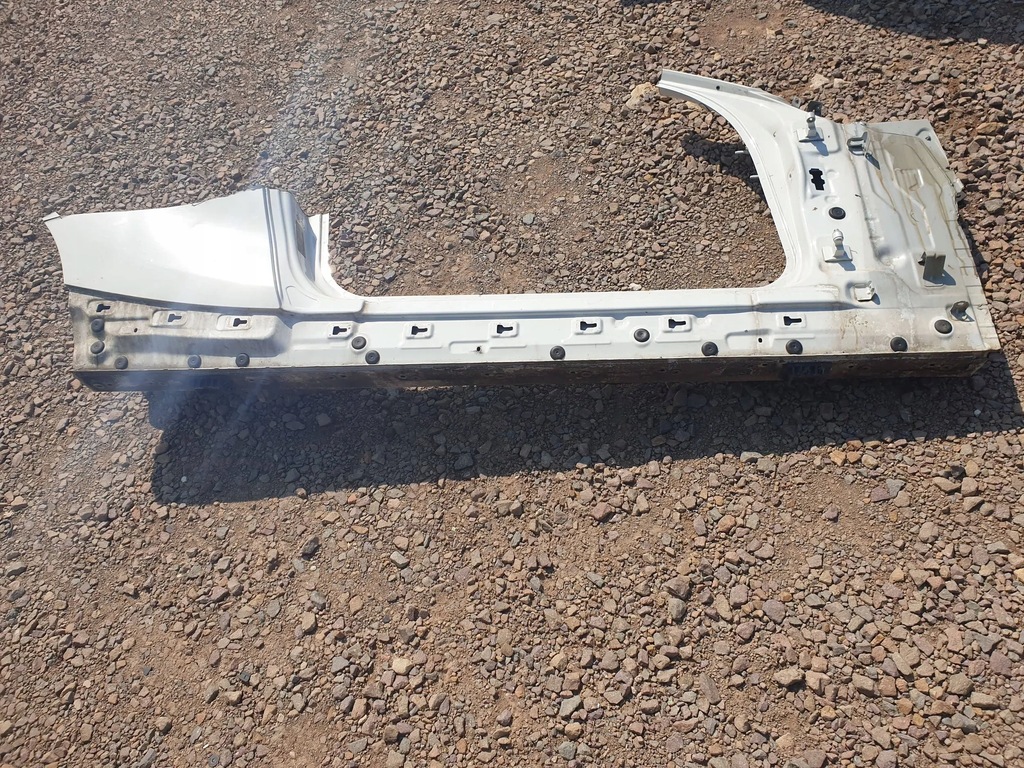 фото №1, Bmw f21 порог блок двигателя правый