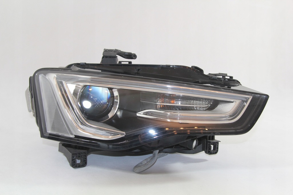 фото №1, Лампа права ксенон led audi a5 8t lift