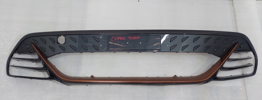 фото №1, Cupra born 10e решітка середня бампера перед