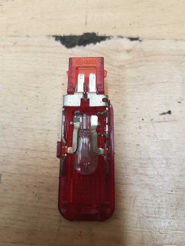 фото №8, Лампа обшивка дверь audi a6 c5