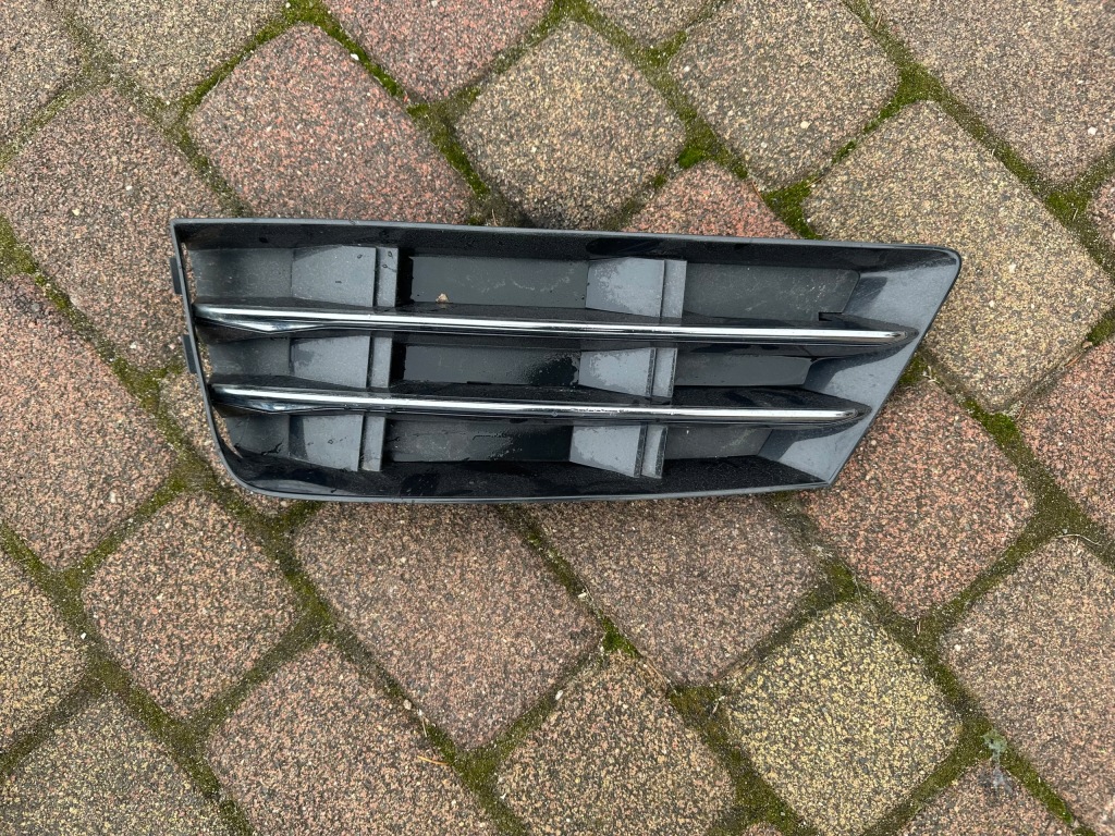 фото №1, Audi a4 b9 решётка w бампер левая idealna оригинал