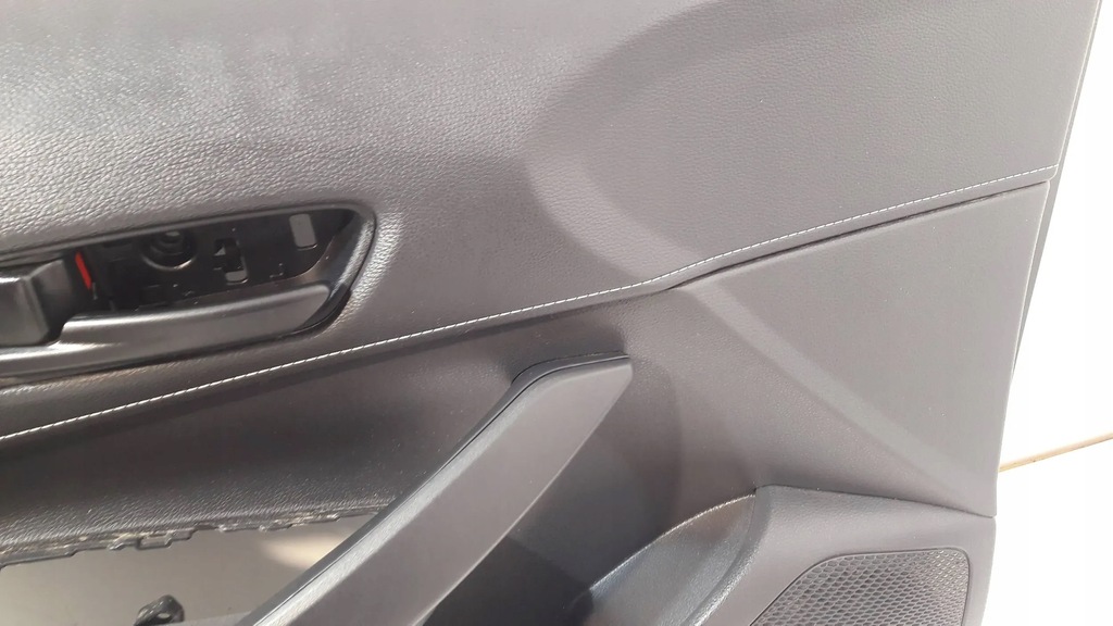 фото №5, Toyota corolla e21 обшивка дверь 67612-02860 левый передний белый nić et6