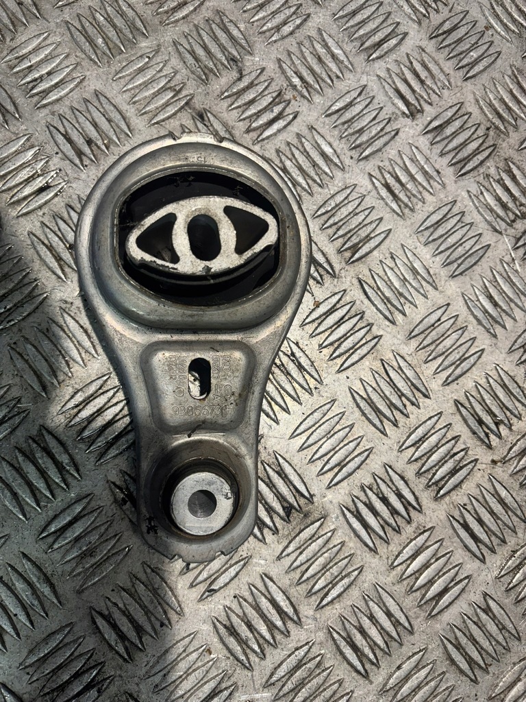 фото №1, Кронштейн подушка двигуна renault master iii 2.3 112388746r