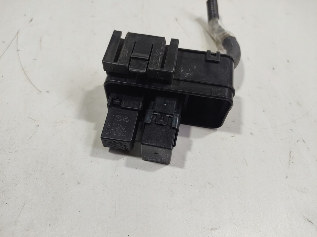 фото №6, Infiniti q50 14r- корпус коробка предохранителей