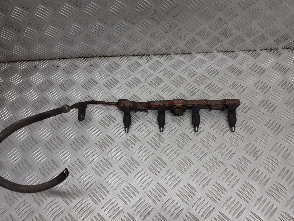 фото №1, Молдинг впрыскная toyota corolla e12 1.4 vvti