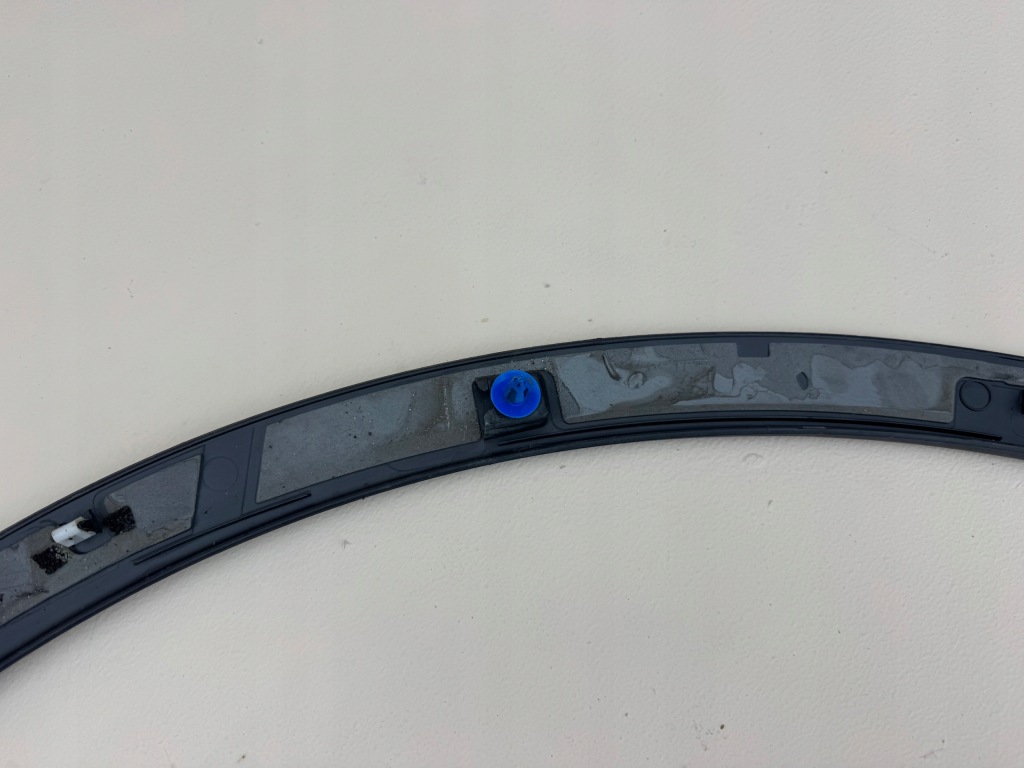 фото №15, Land rover discovery 5 v l462 молдинг крыла левый перед hy32-16a075