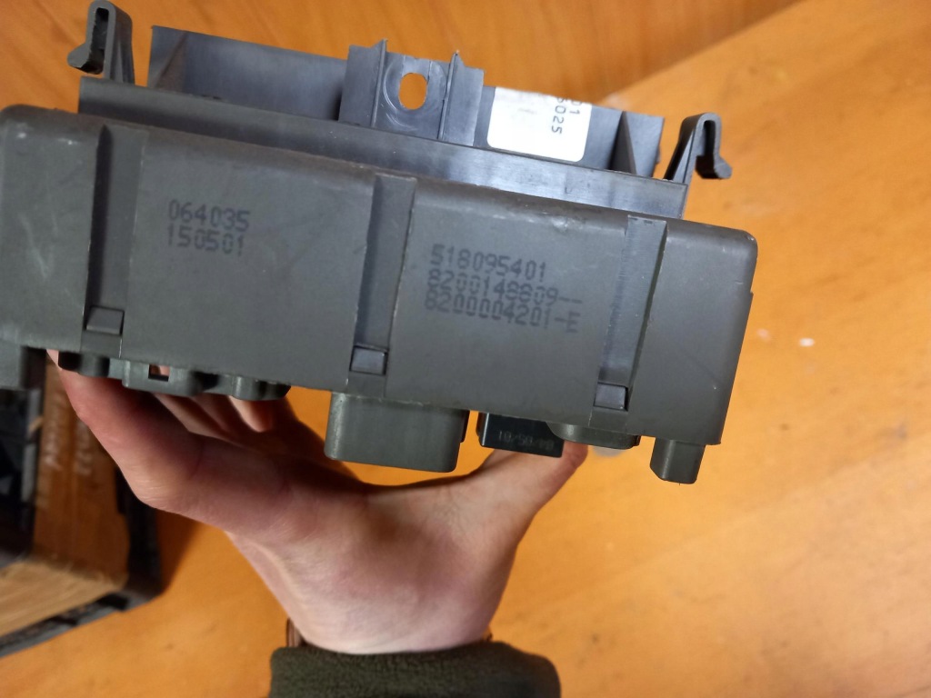Коробка предохранителей renault laguna 2 1.8 16v 8200148809 01-07 в Украине