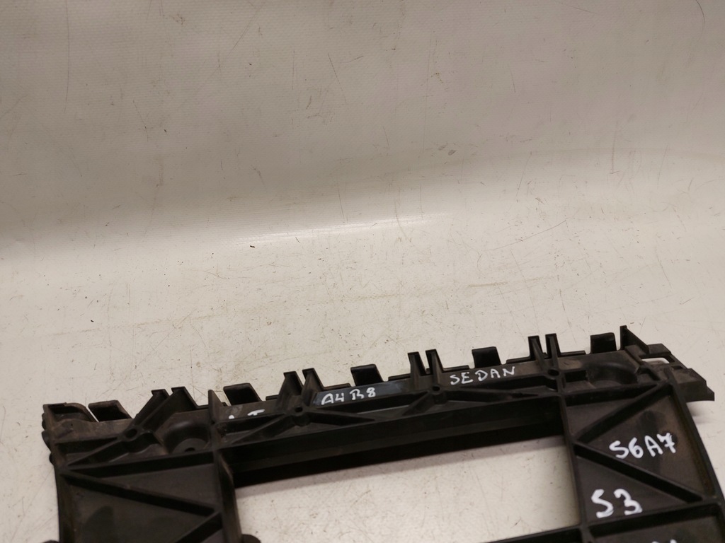 фото №9, Напрямна бампера лівий задня audi a4 b8 sedan