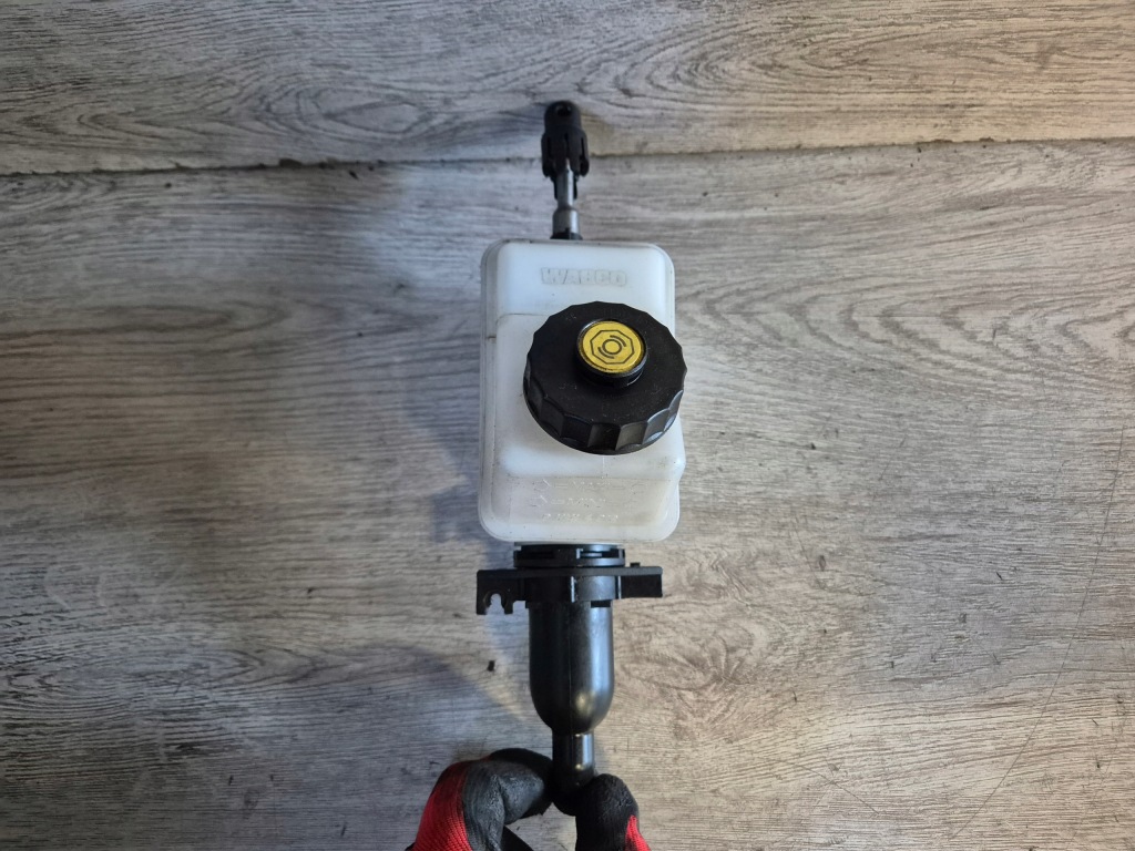 Купити Помпа бачок зчеплення daf lf euro 6