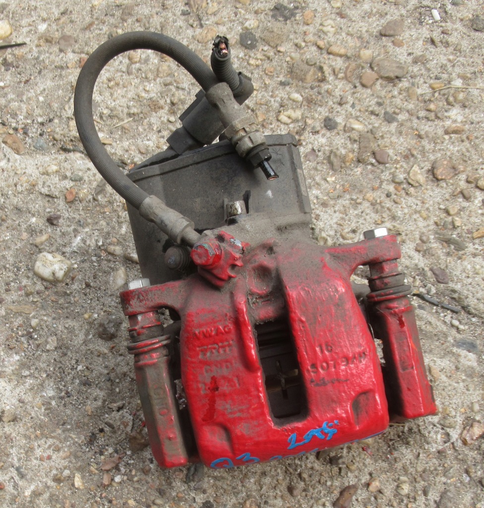 фото №1, Audi q3 2.0 tsi суппорт правый задняя