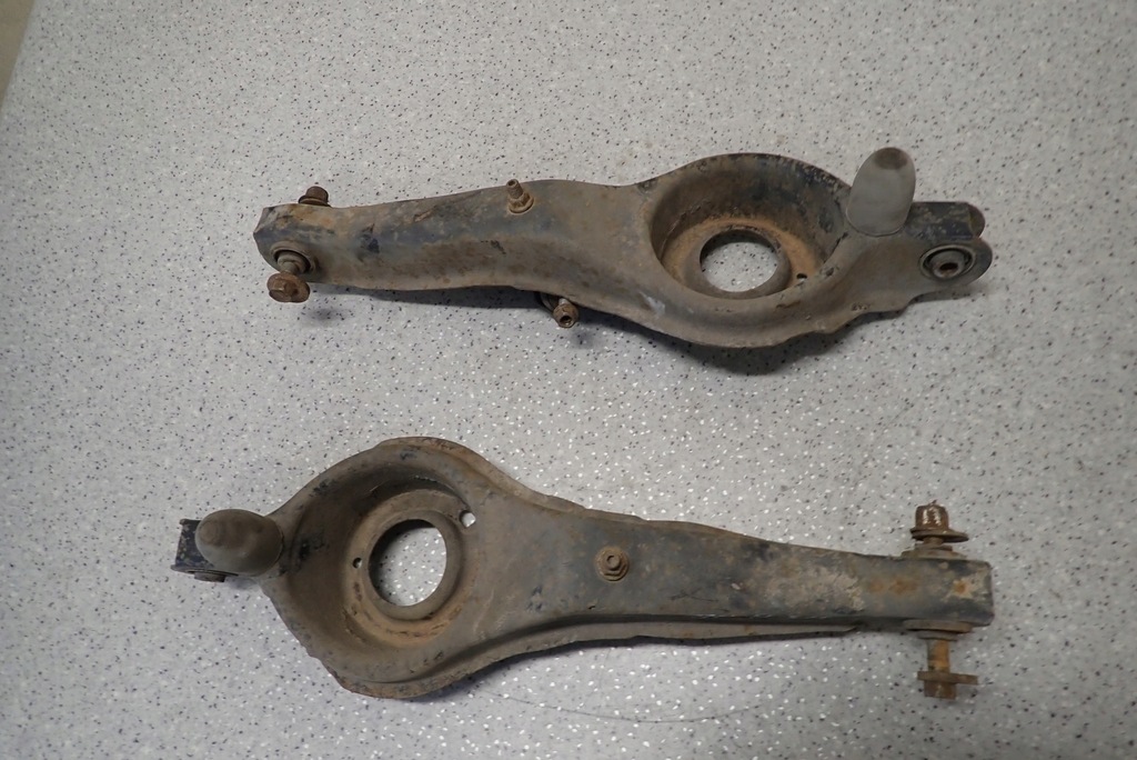 фото №1, Mazda 3 mazda3 bk 03-08 важіль задня dół