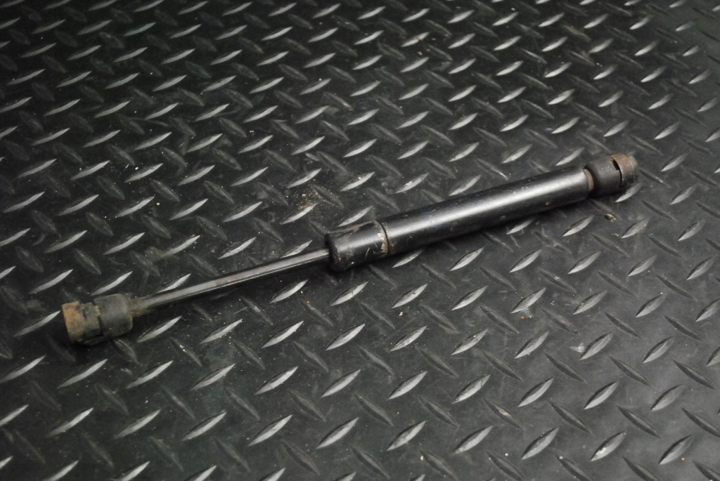 фото №1, Audi a6 c5 привід амортизатор кришки 4b5827552c