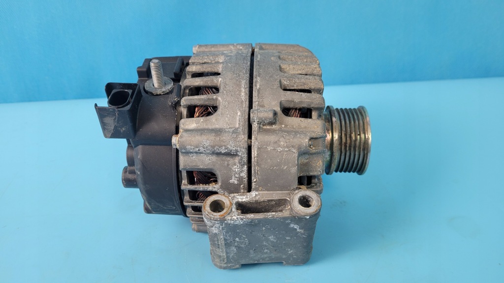 Купити Mercedes w205 c400 3.0b 19r генератор a0009061722