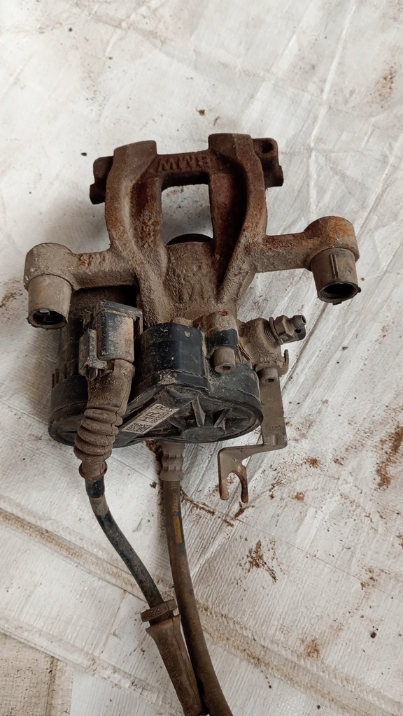 фото №1, Bmw i3 супорт гальмівний правий задня 6883020