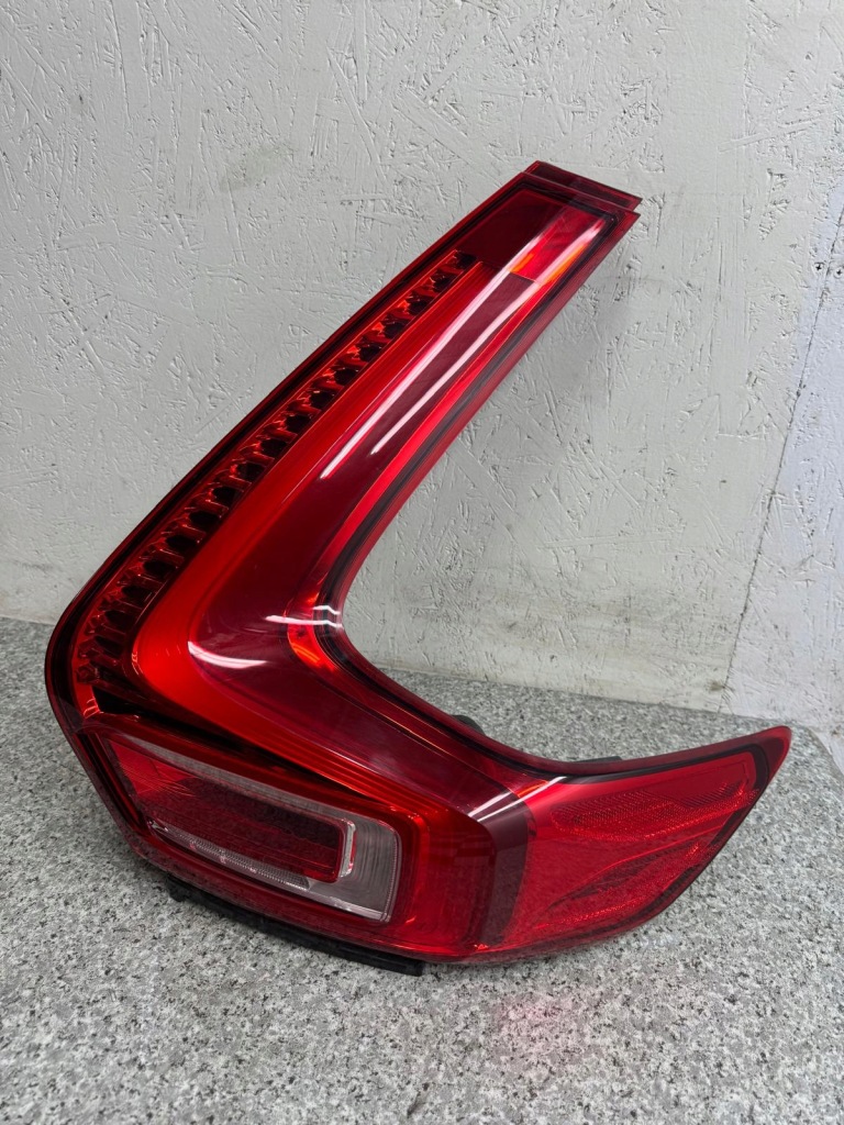 фото №5, Лампа правий задня volvo xc40 2017-2024 31446791