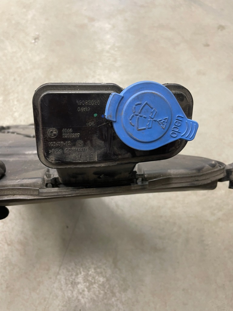 Бачок омывателя bmw g30 g31 оригинал 10543512 Цена