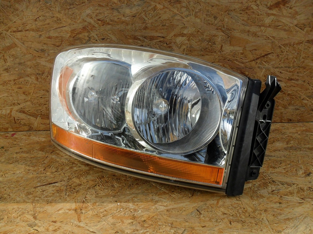 фото №2, Dodge ram 2006- фара правый