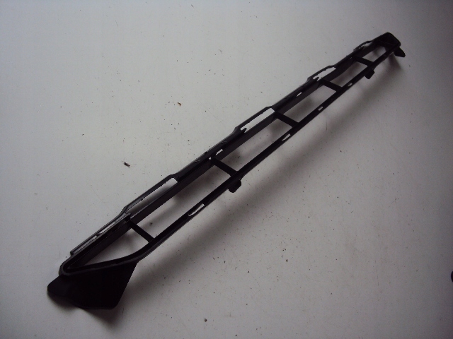 Решётка бампера середина нижний audi a4 b9 8w0807683b Киев