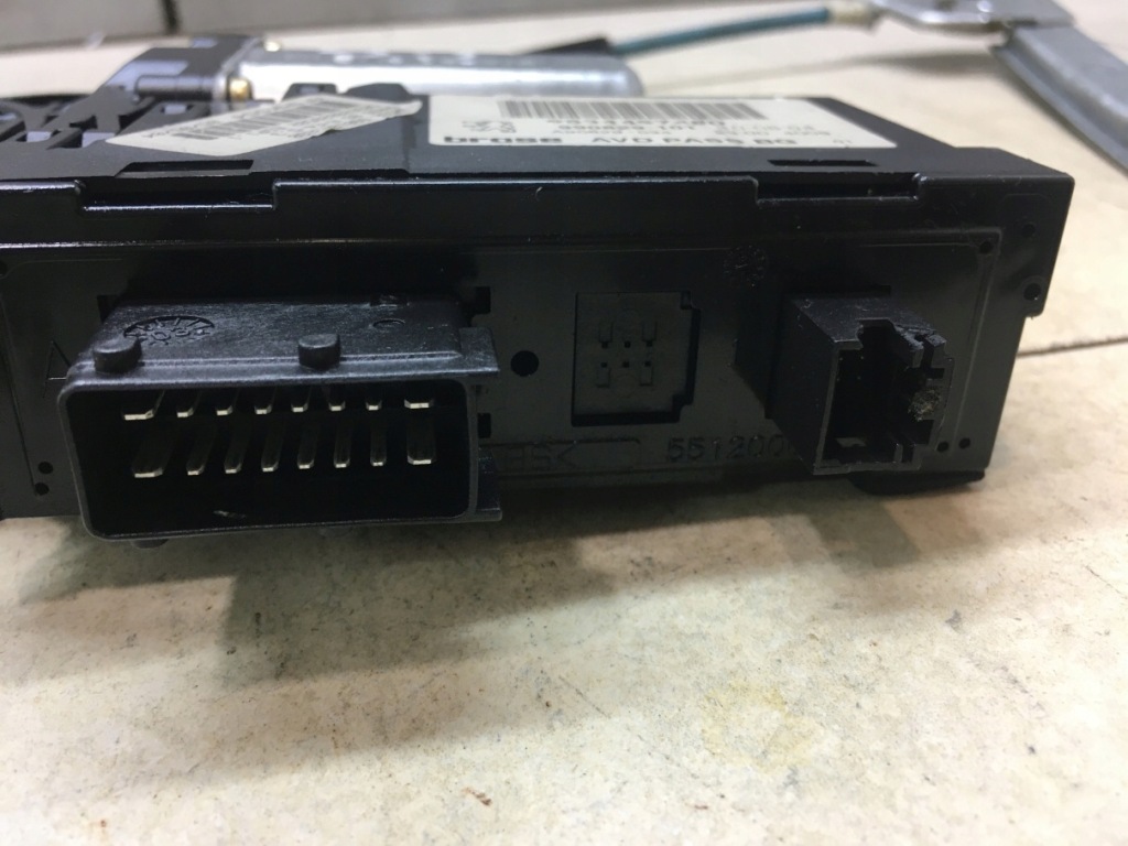 Подъемник стекло правый перед 307 9634457480 в Украине