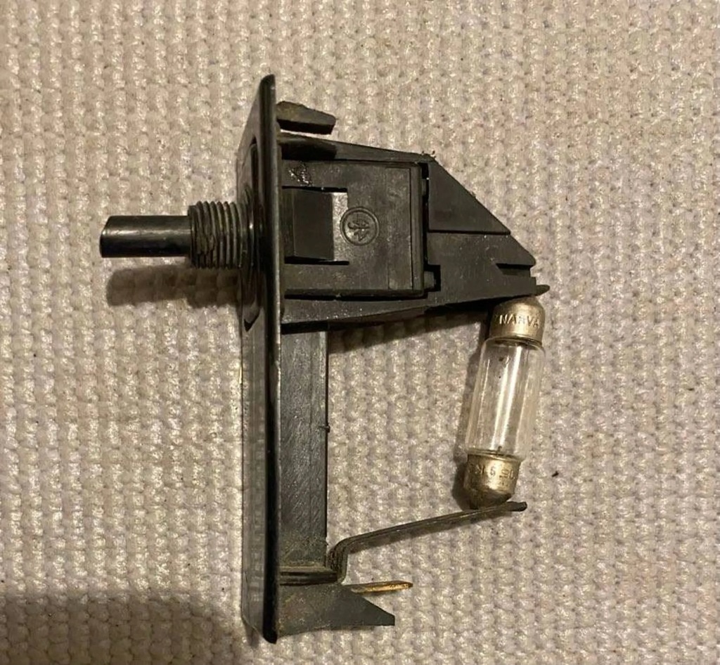 фото №7, Mercedes-benz w115 1973 лампа освещение багажника