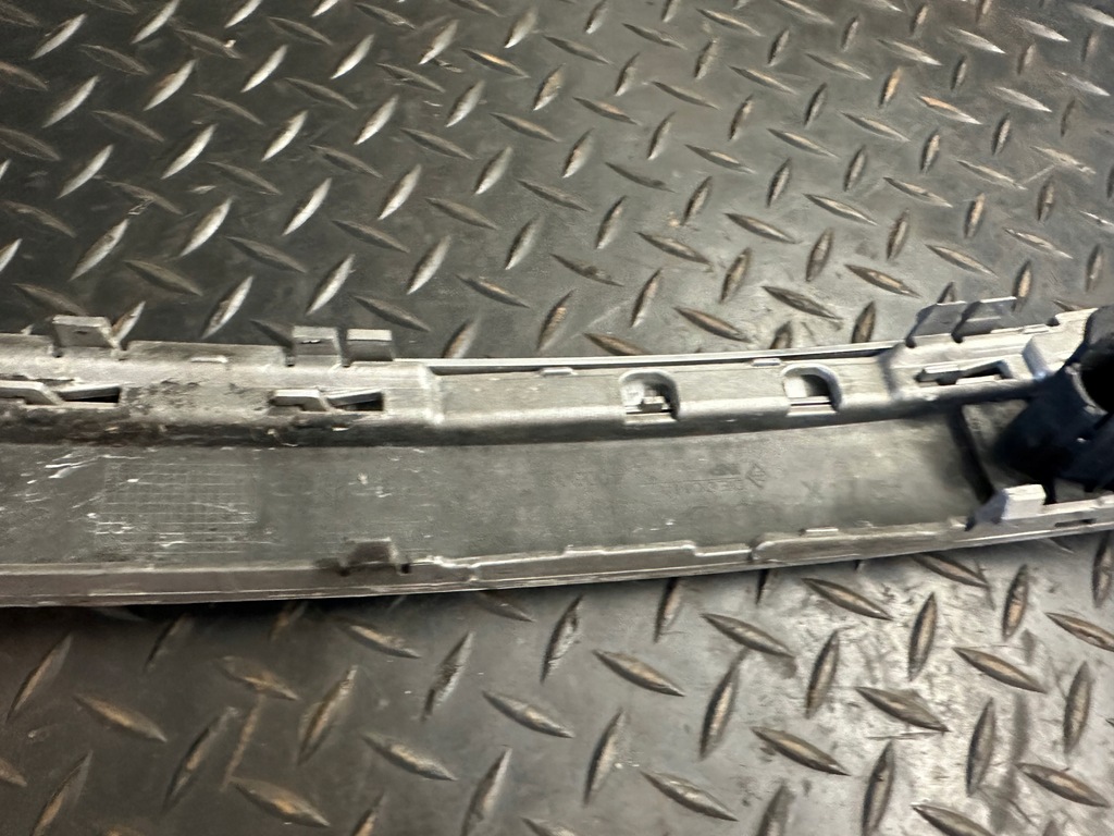 фото №9, Молдинг бампера правый перед ly7w a8 d3 fl 4e0807224ab