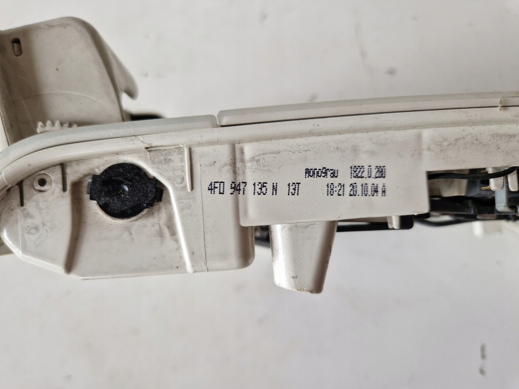 фото №13, Лампа стельовий audi a6 c6 4f0947135n