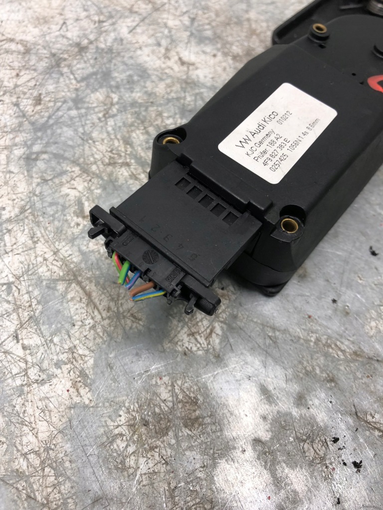 фото №4, Замок доводчик крышки audi q5 4f9827383e