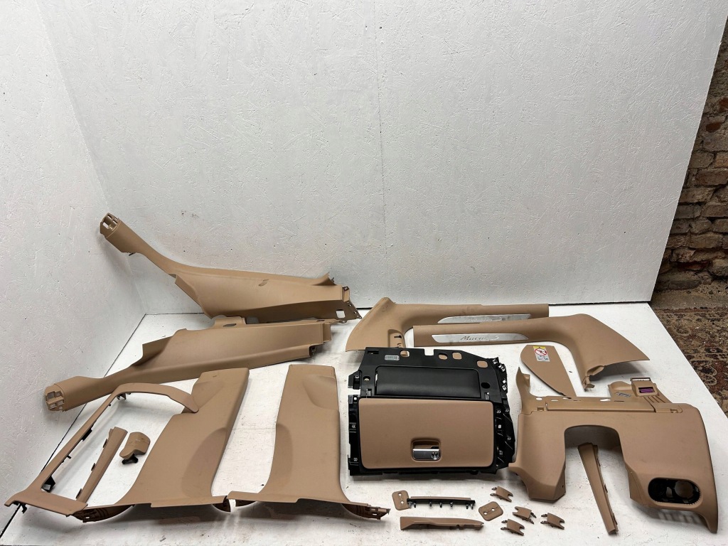 фото №14, Porsche macan ii lift 2023 mojave бежевый сиденья заднее сиденье обшивки комплект