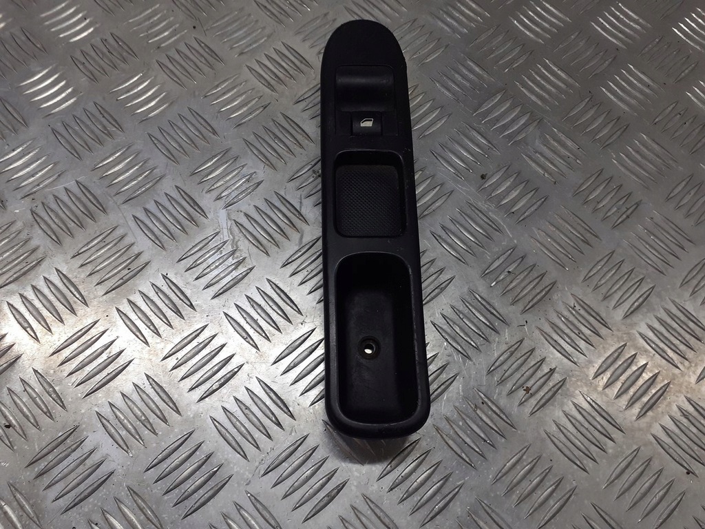 фото №1, Панель стекло правый перед peugeot 307 96351625xt