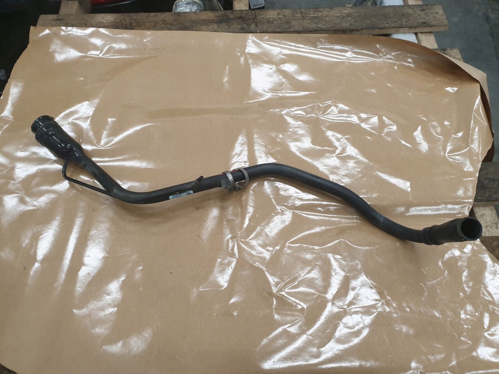 фото №2, Chrysler 300c заливна горловина пального труба пального