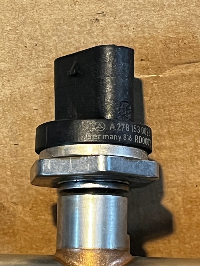 25 mercedes w176 молдинг топливная 2700701595 Недорого