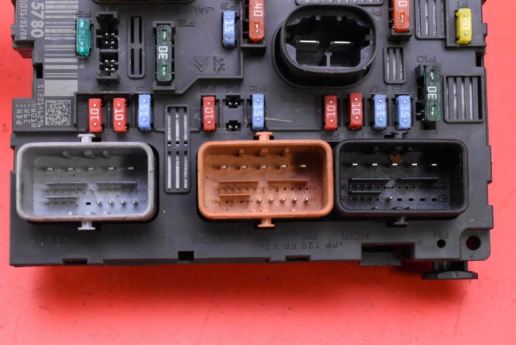 фото №8, Коробка предохранителей bsm 9664055780 peugeot 207 1 i 1.4 hdi 68 km 06-09