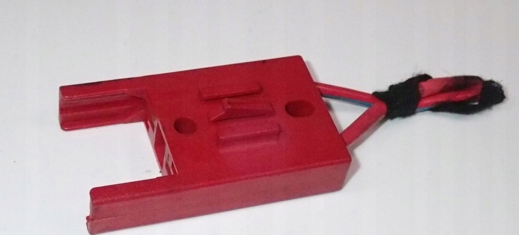 фото №2, Колодка соединитель штекер czerwona audi 8a0937530