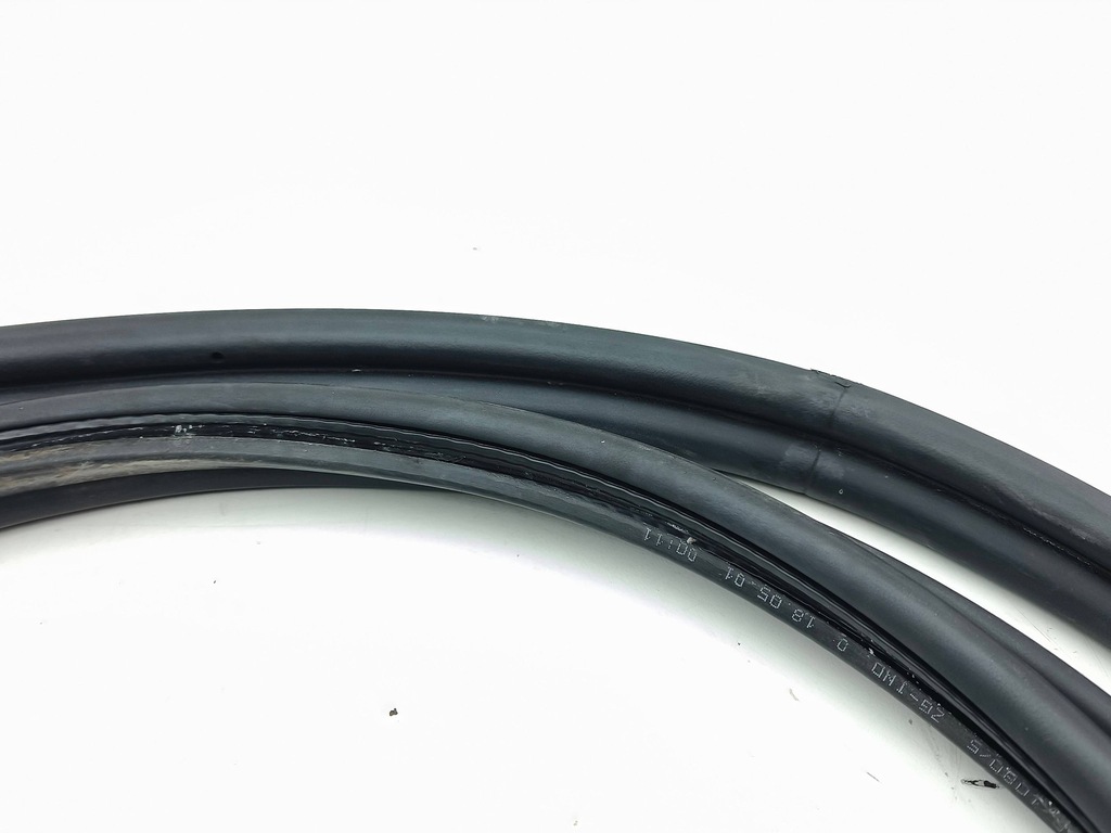 фото №9, Porsche 911 996 2001 прокладка кришки багажника