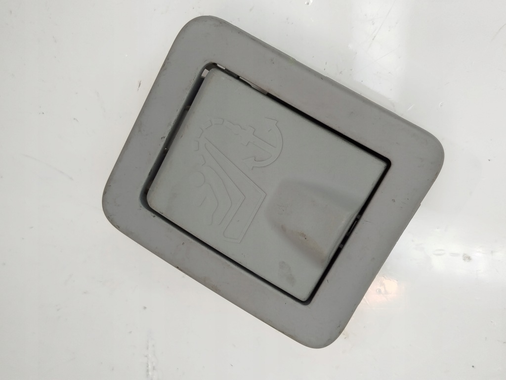 фото №1, Заглушка isofix audi a8 d4