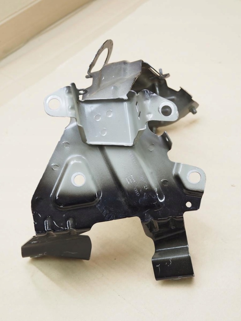 Audi q7 ii кронштейн крила лівого  перед 4m0821161b 4m0821131c Доставка