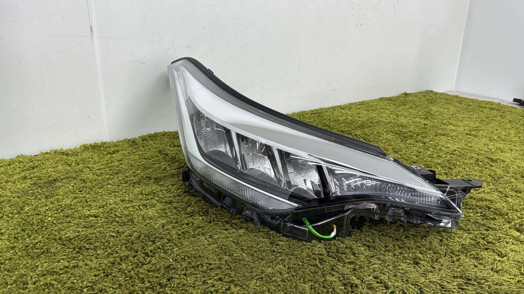 фото №1, Лампа перед правая toyota c-hr chr ch-r 1 i lift 20- full led идеальное состояние демонтаж