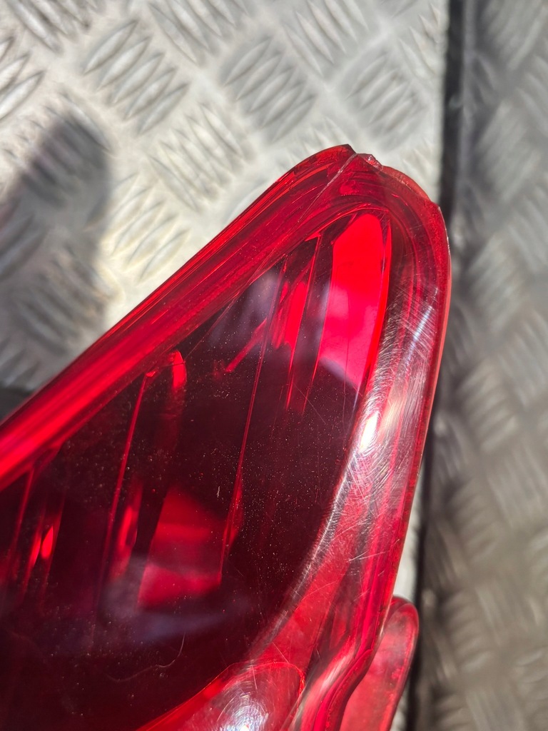 фото №9, Peugeot 3008 i rok лампа левая задняя w крыло 9683460880 повреждённая