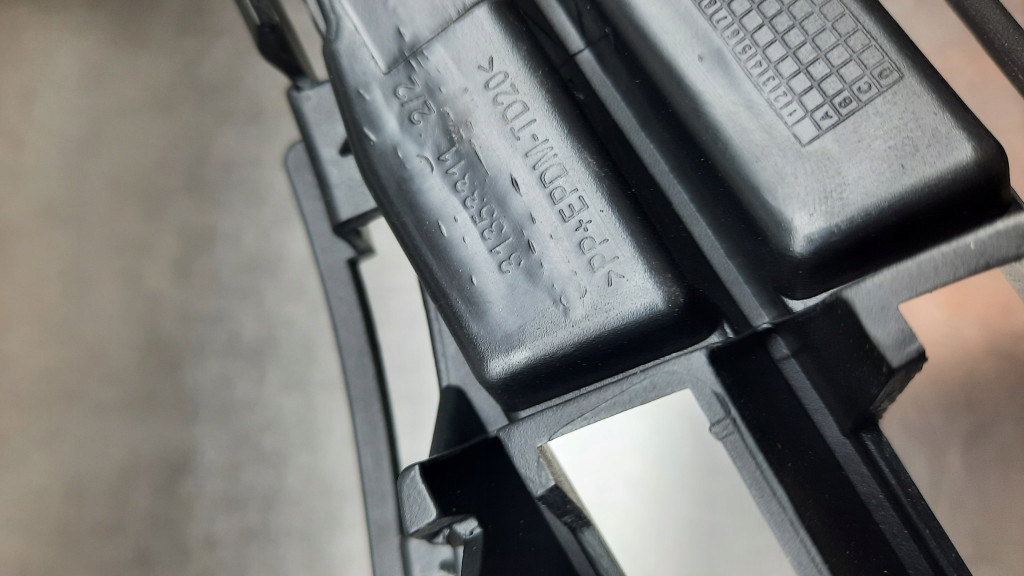 Решётка бампера средняя 31353311 volvo v40 ii 12-19r Доставка