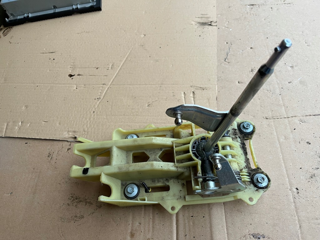 фото №1, Домкрат перемикання передач volvo v50 2004-2007 30711902