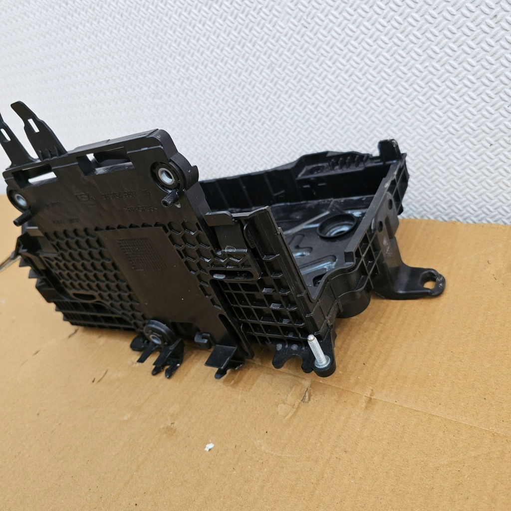 Peugeot 2008 2 рестайлинг  корпус основание аккумулятор Недорого